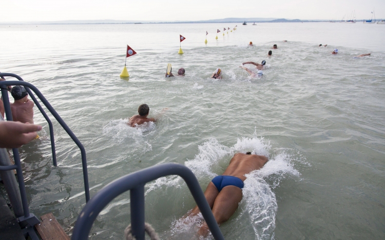 Megrendezik szombaton a Balaton-átúszást