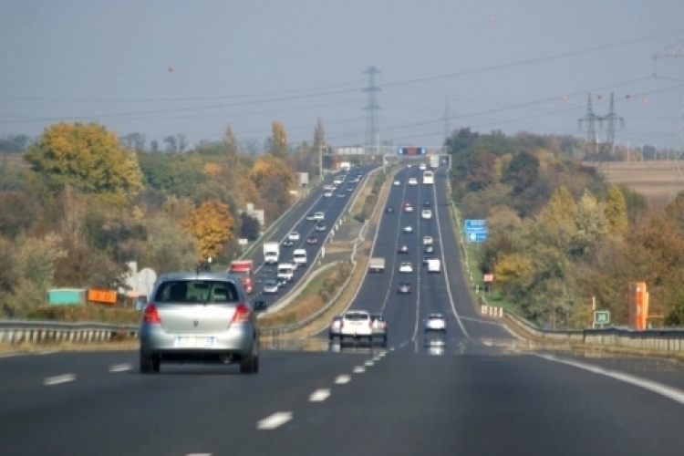 Több helyen lesz forgalomkorlátozás az M1-es autópályán